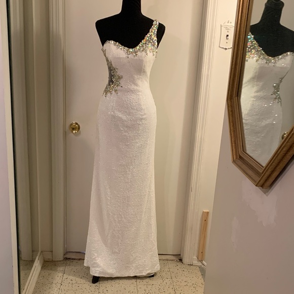 Clarisse Dresses & Skirts - Clarisse White One Shoulder Sequin Dress Size 3/4